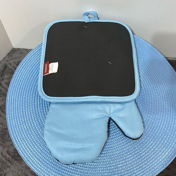 Peanuts Snoopy Oversized Oven Mitt and Pot Holder set of 2 NWT - Picture 4 of 5